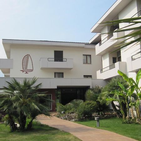 Hotel Villa Claudia Torbole Sul Garda Kültér fotó