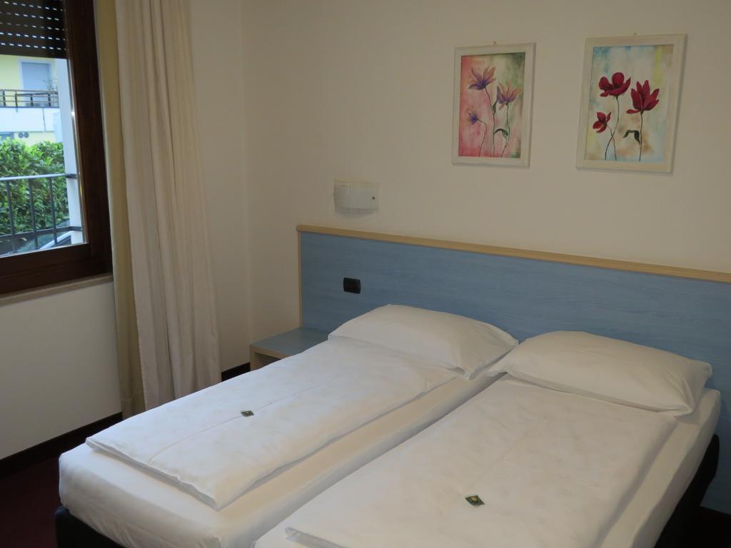 Hotel Villa Claudia Torbole Sul Garda Kültér fotó