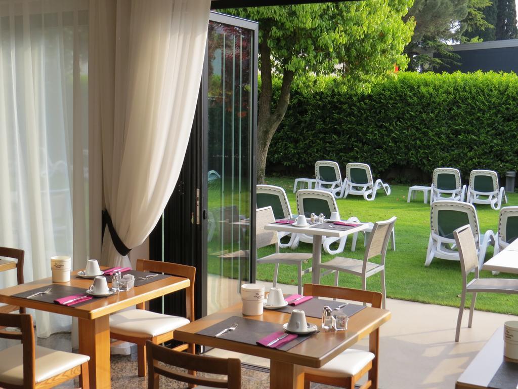 Hotel Villa Claudia Torbole Sul Garda Kültér fotó